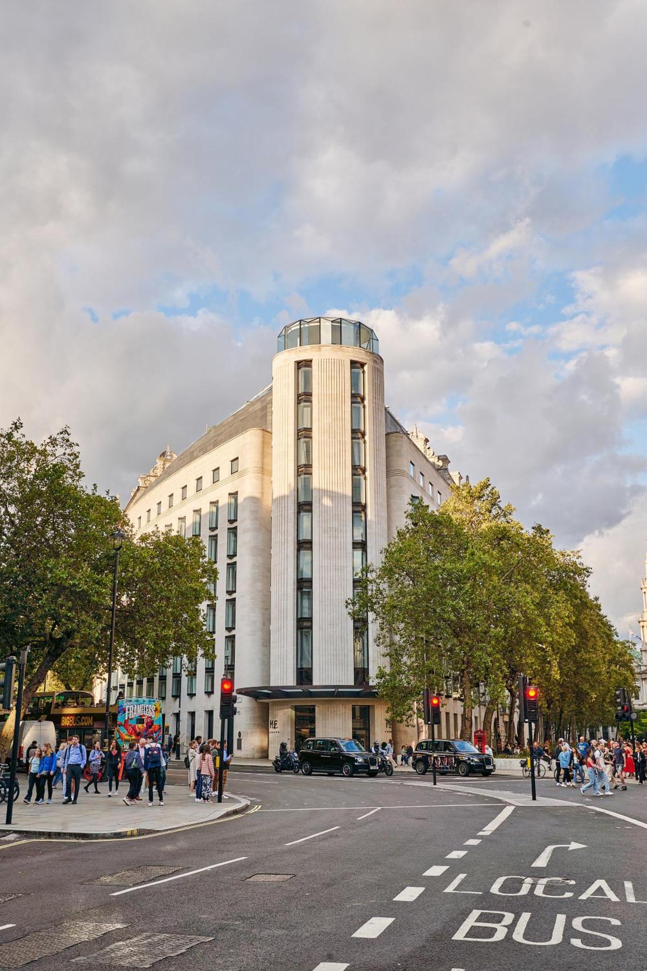Hotel Me London By Melia - Covent Garden Esterno foto The former headquarters of the BBC Television Centre, now the BBC Television Centre, on the corner of Langham Place and Portland Road.