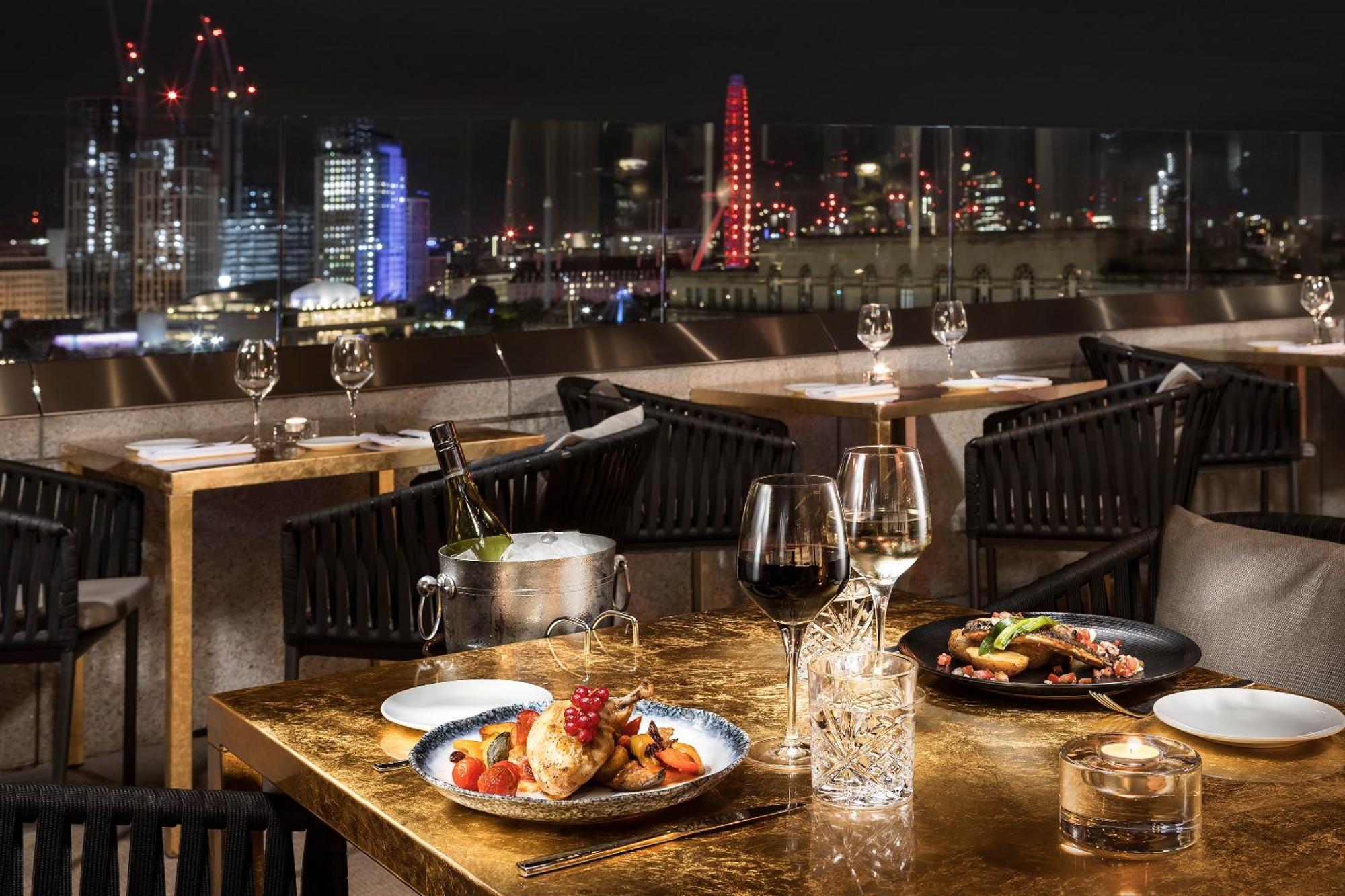 Hotel Me London By Melia - Covent Garden Esterno foto The Deck