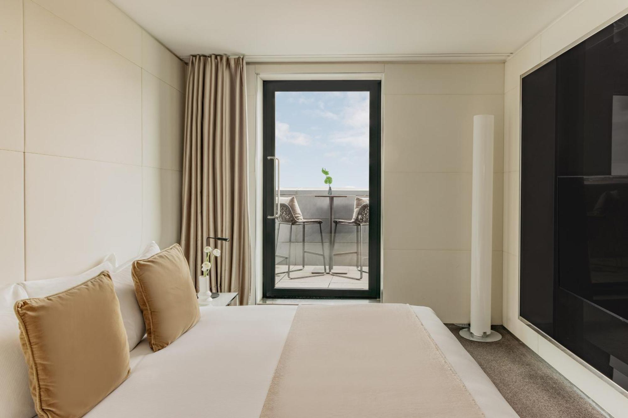 Hotel Me London By Melia - Covent Garden Esterno foto A bedroom at the hotel