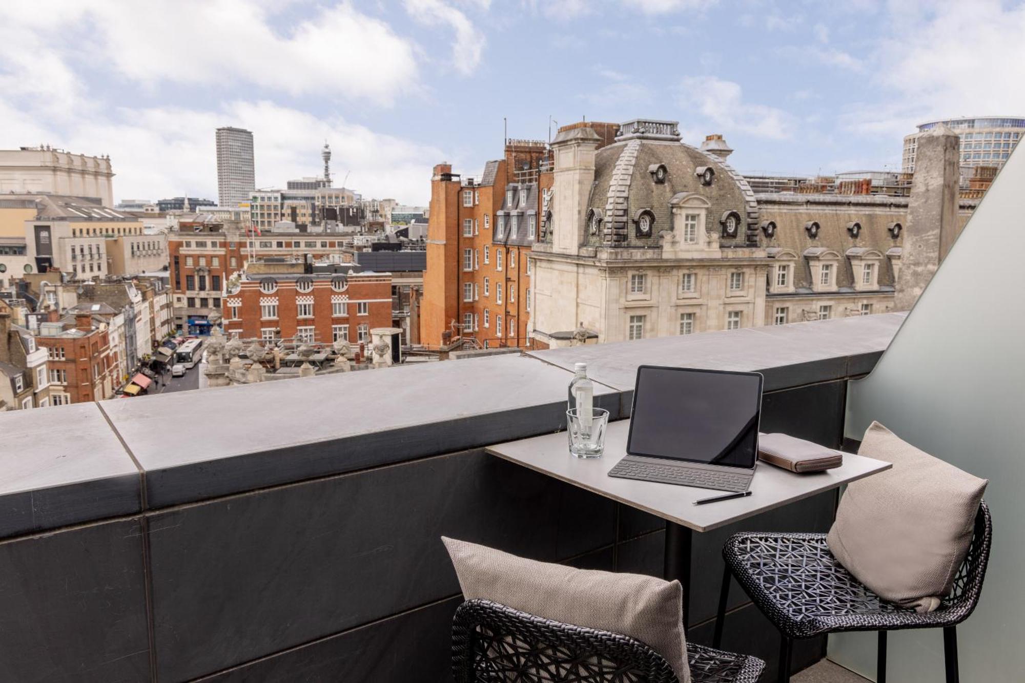 Hotel Me London By Melia - Covent Garden Esterno foto View from the balcony of a suite at the hotel