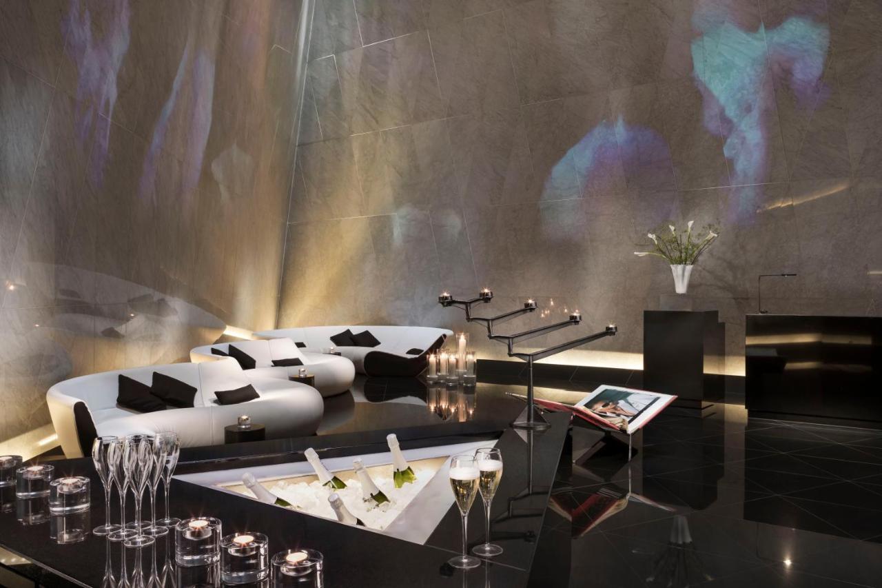 Hotel Me London By Melia - Covent Garden Esterno foto The bar at the nightclub