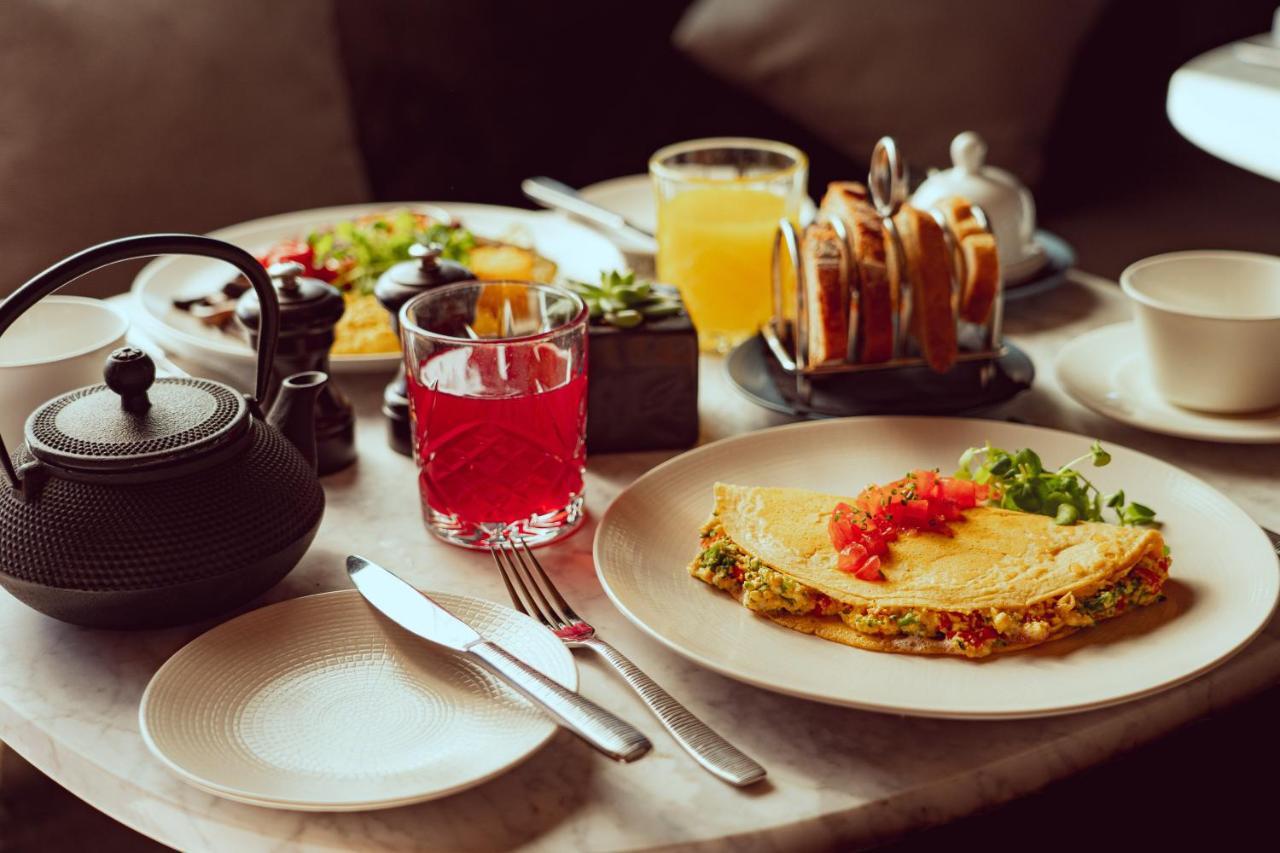Hotel Me London By Melia - Covent Garden Esterno foto A breakfast at the hotel